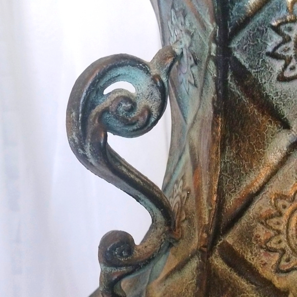 ⚜️ Decorative Metal Footed Vase - Picture 4 of 13